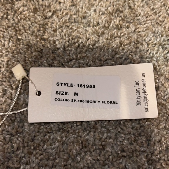 NWT Sim & Sam Blue Floral Cold Shoulder Ruffle Blouse Size Medium - Picture 4 of 6